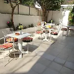 Hotel Moschos 2*